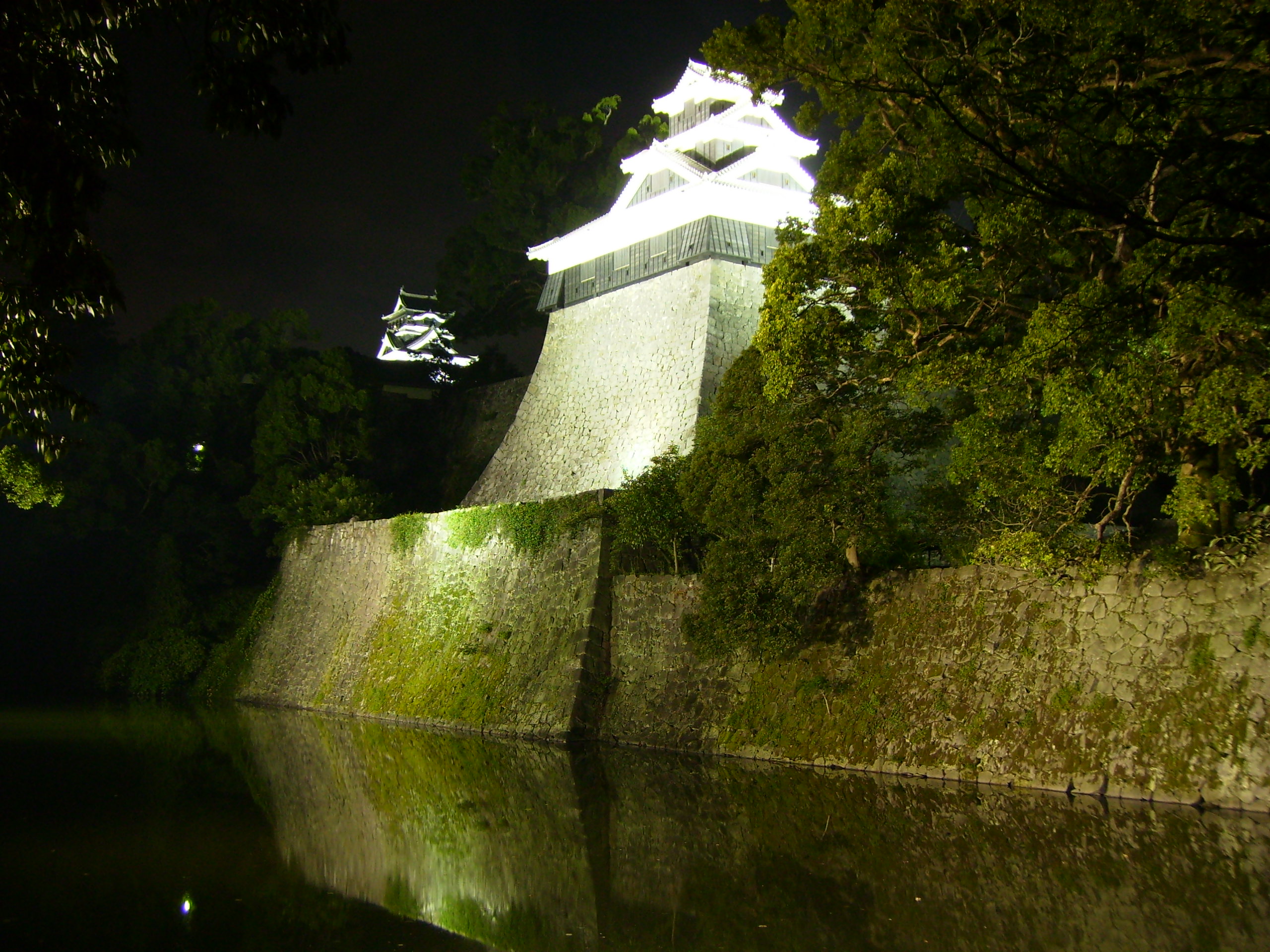 Kumamoto Castle at night